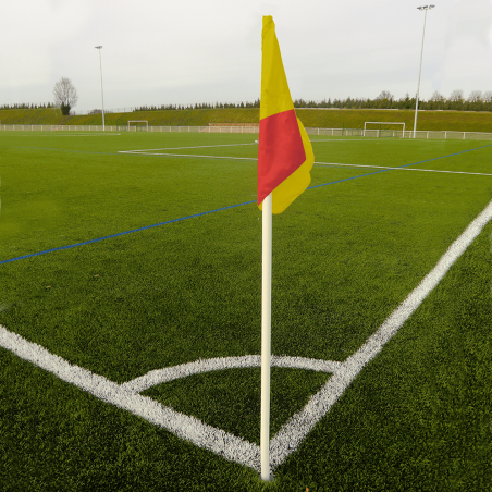 Set of 4 rigid corner poles with 4 flags